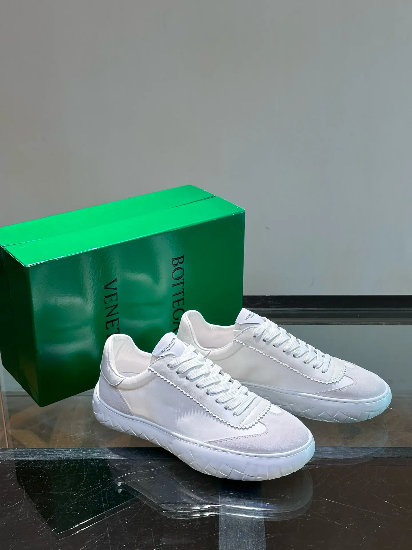 Factory price: 438💰BV/Bottega Veneta🆕New men's moral training sneakers, made of Sneaker technology nylon and suede, inspired by retro basketball shoes, a new interpretation of classic sneakers, a light, comfortable and breathable summer must-have item, the soles are made of classic woven texture, super recognizable, nylon suede stitching, full of texture! Size: 38-44, (45 customized)